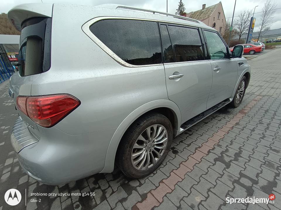 Srebrne Infiniti QX 80 z fotelami kapitańskimi przyciemniane szyby Warszawa sprzedam