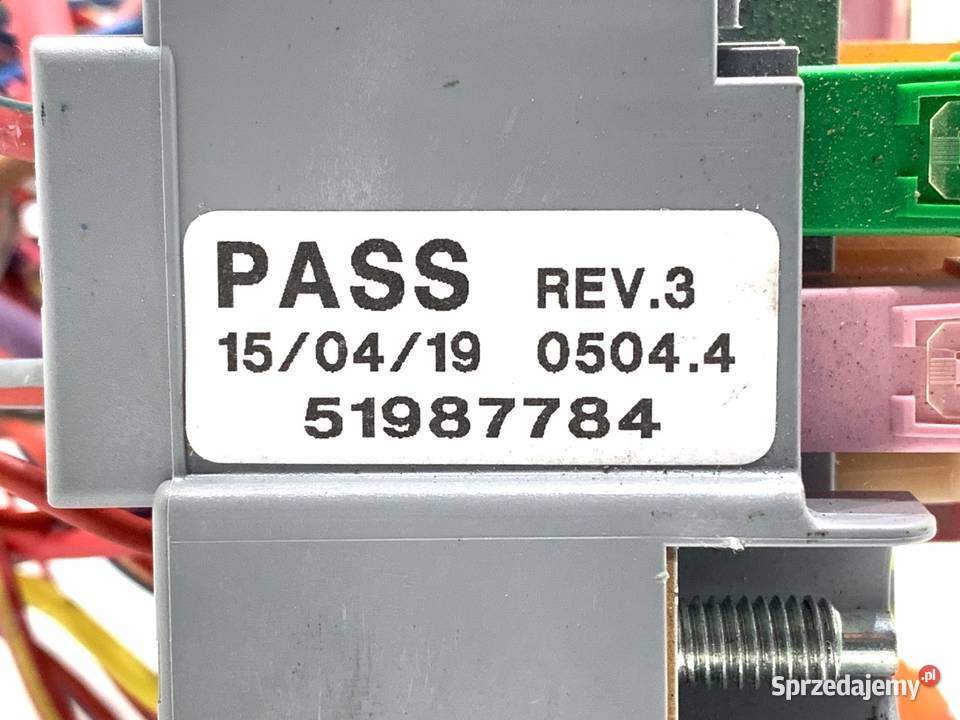 SKRZYNKA BEZPIECZNIKÓW JEEP COMPASS MP 51987784 podkarpackie