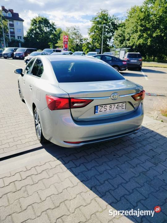 Toyota Avensis bezwypadkowa kupiony w polskim salonie Szczecin