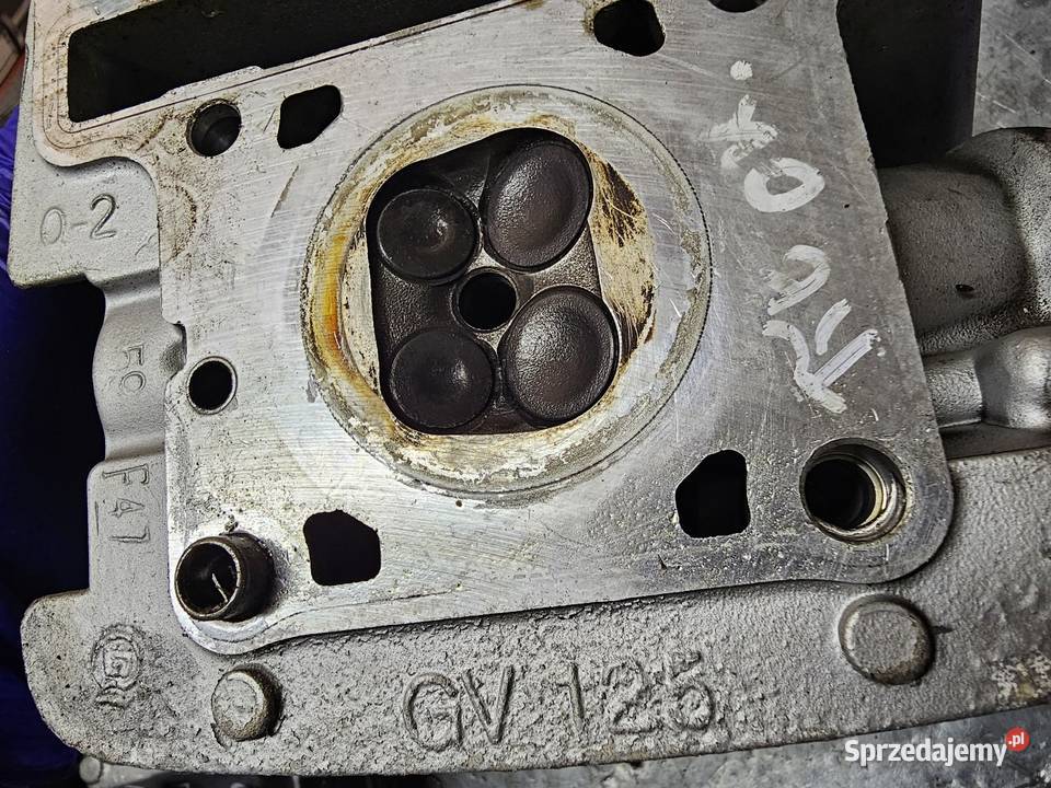 Hyosung GV 125 aquila głowica tył tylna tylnia Jelenia Góra