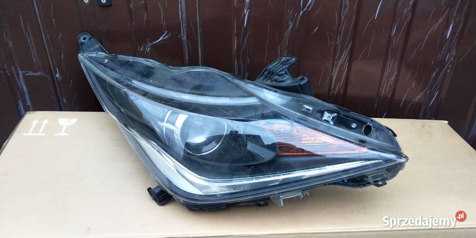 Toyota Aygo II 201418 lampa przednia Prawa Części