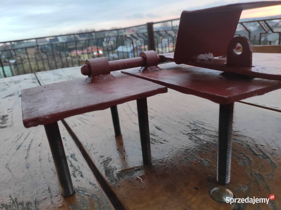 Zasuwa z osłoną na kłódkę Łazy sprzedam