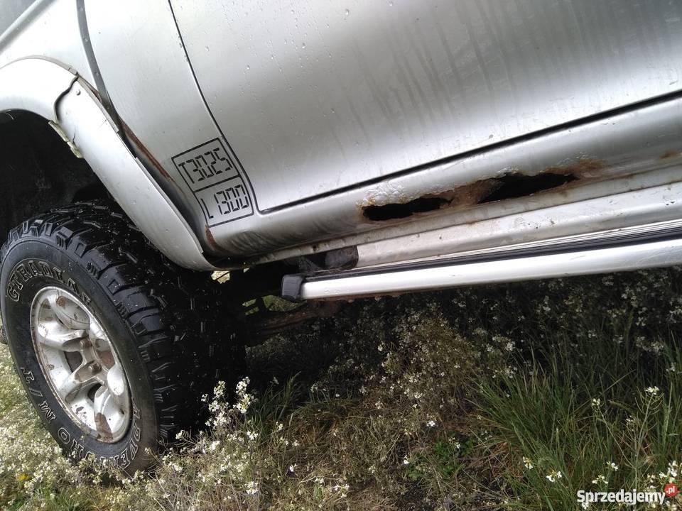 Mitsubishi L200 25td uszkodzony Soce