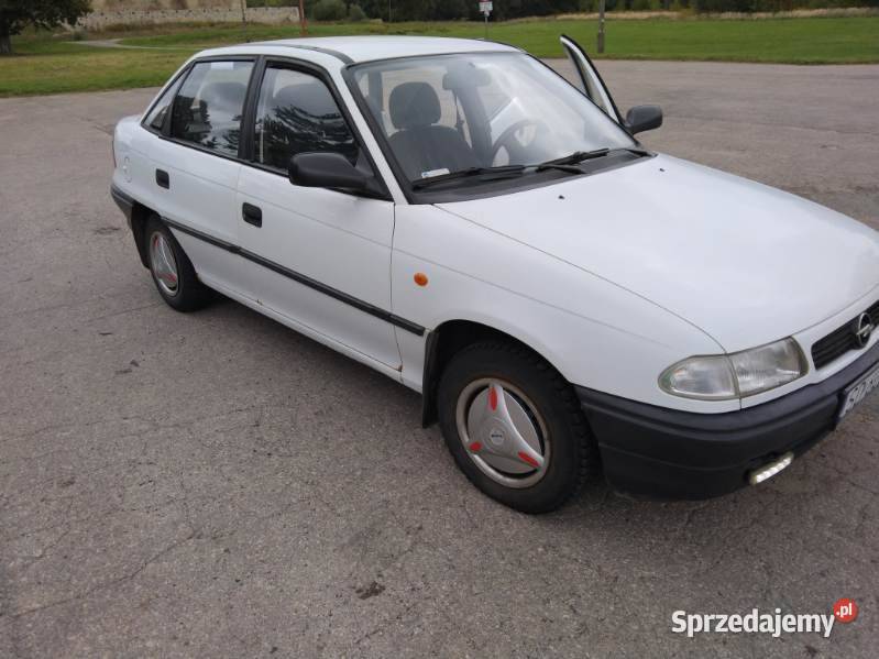 Opel Astra 14 benzyna 60 1998r manualna