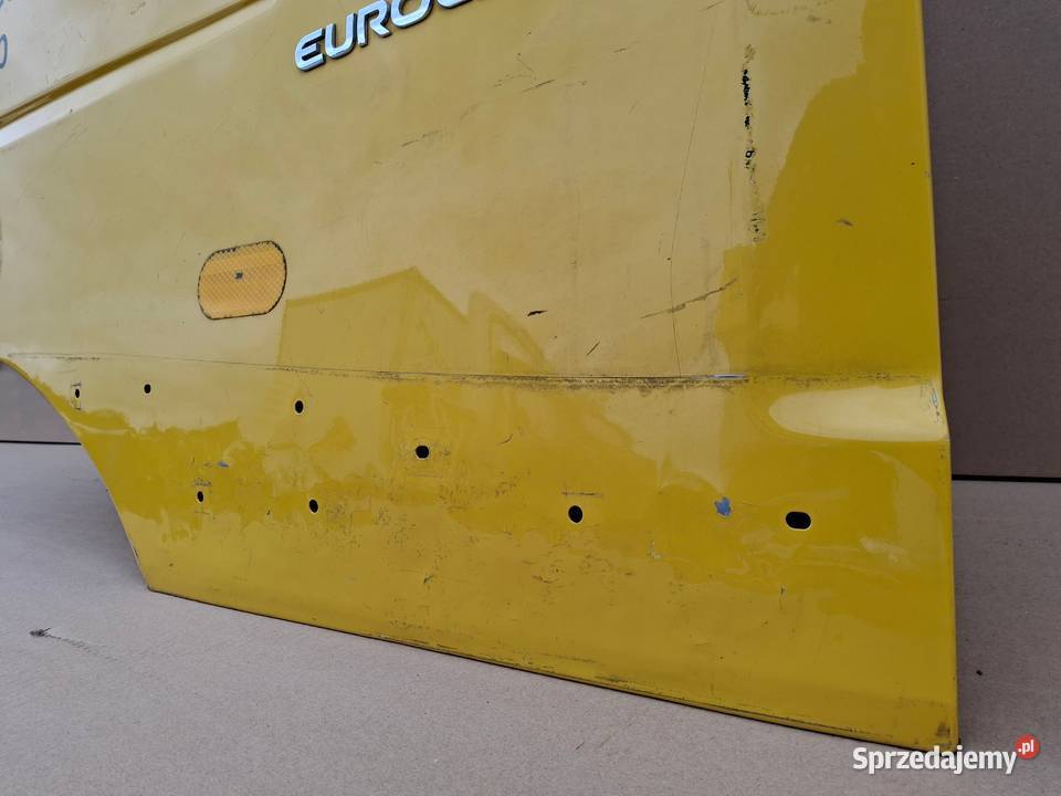 IVECO EUROCARGO DRZWI PRAWE EMBLEMAT Bieleń