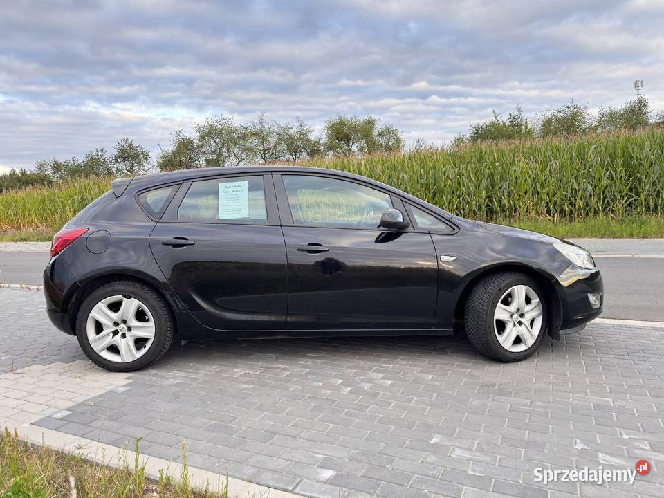 Opel Astra J 14 benzyna 2011 autoalarm Oleśnica