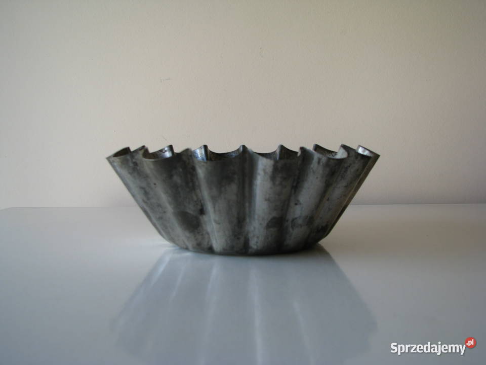 Mała zgrabna forma metalowa na babkę PRL sprzedam