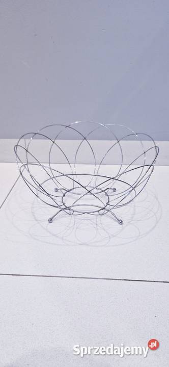 Duży metalowy kosz na owoce warzywa