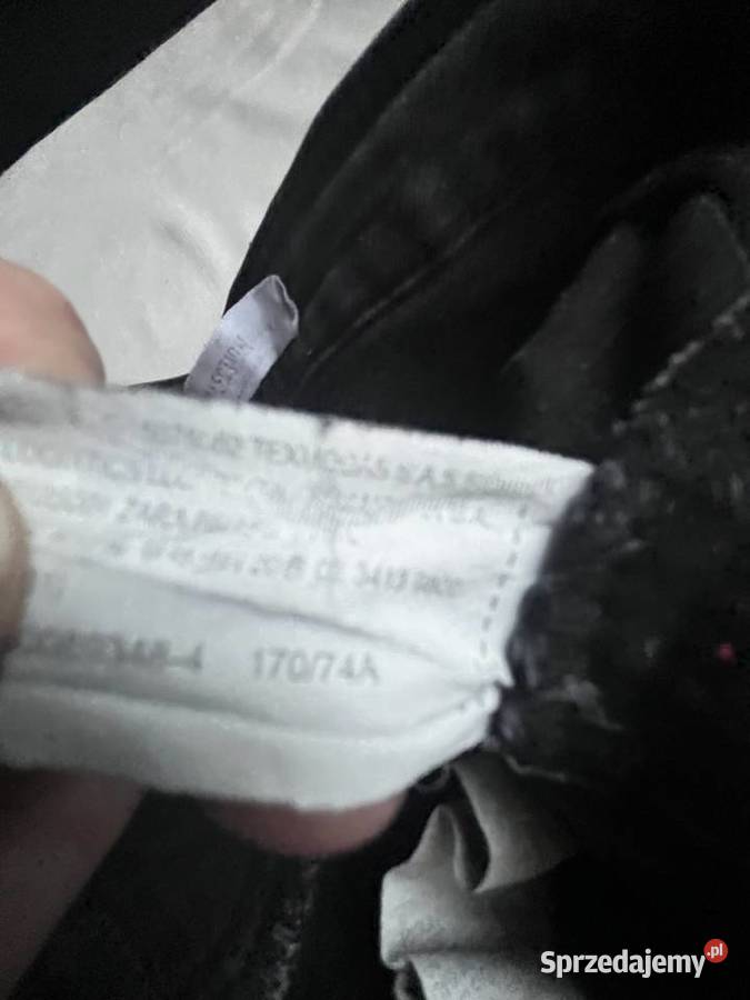 Czarne jeansy ZARA skinny z czerwonymi paskami