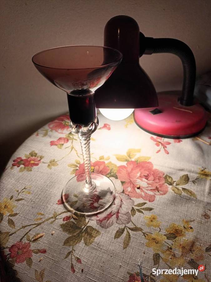 Czarką w kolorze różowołososiowym