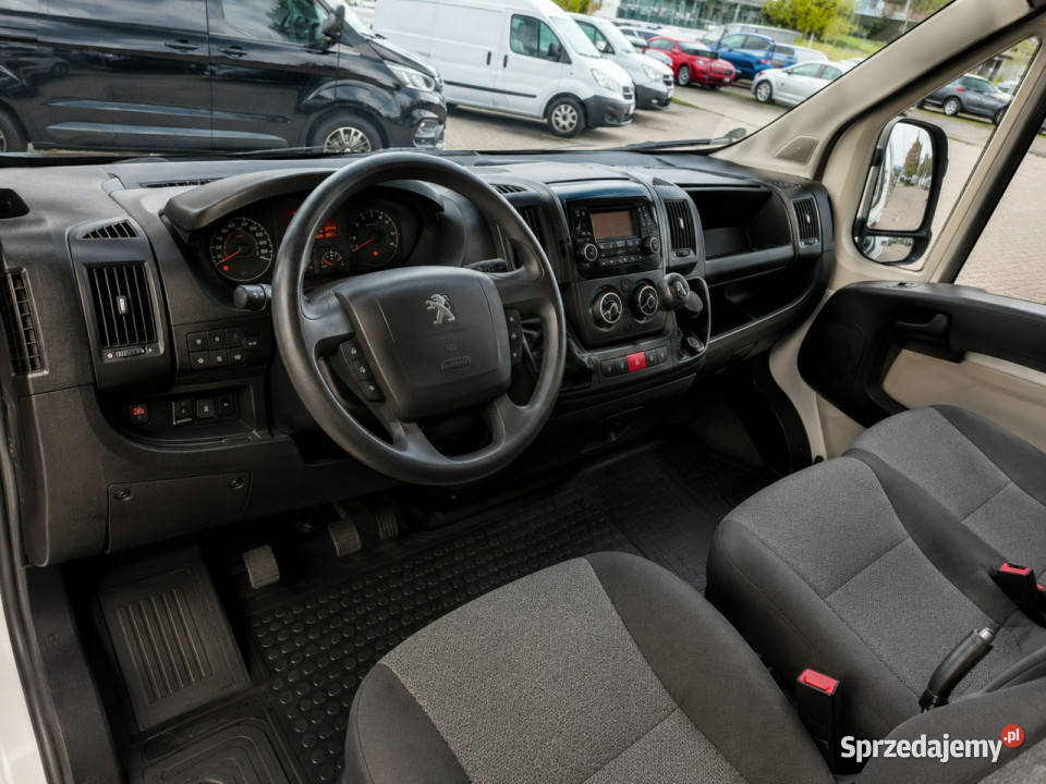 Peugeot Boxer 18r LONG Furgon Brygadówka Rok produkcji 2017 Białystok