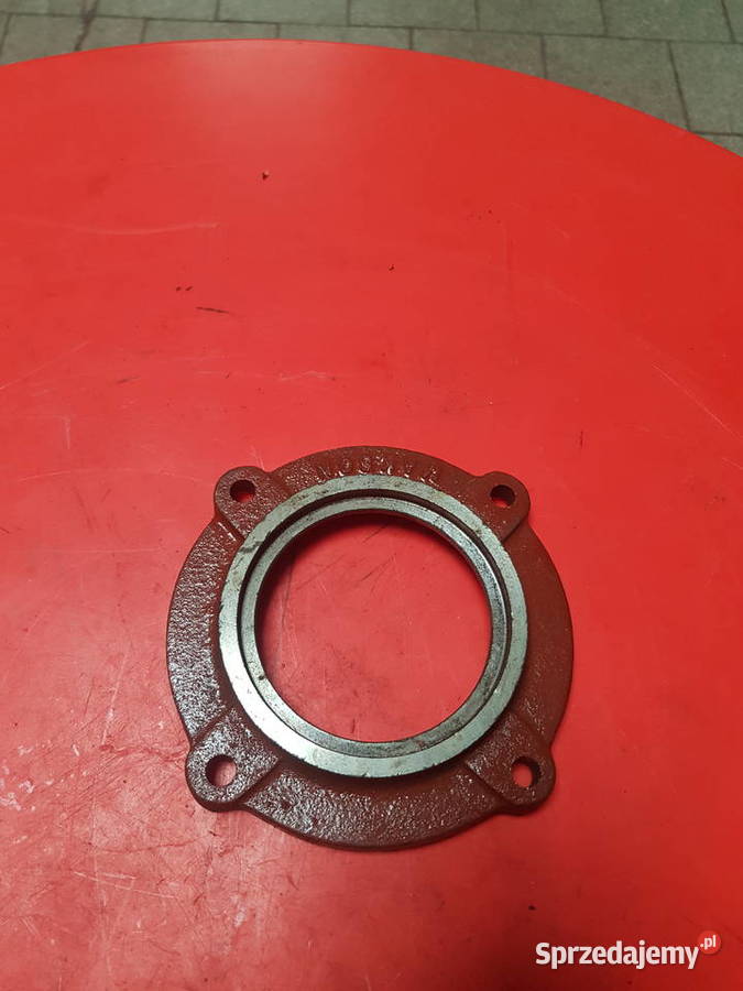 50528010 Pokrywa przednia wału koła URSUS C360