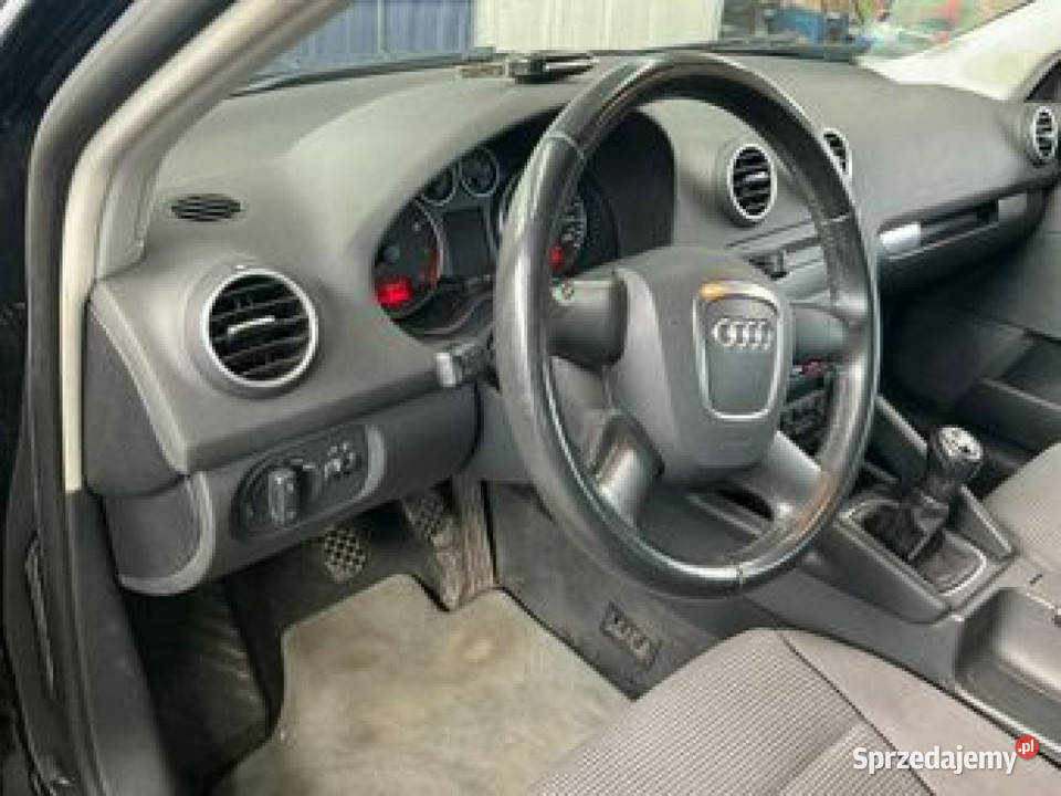Audi A3 5 Drzwi 16 Mpi 102 Attraction PodFotele światła do jazdy dziennej Cieszyn