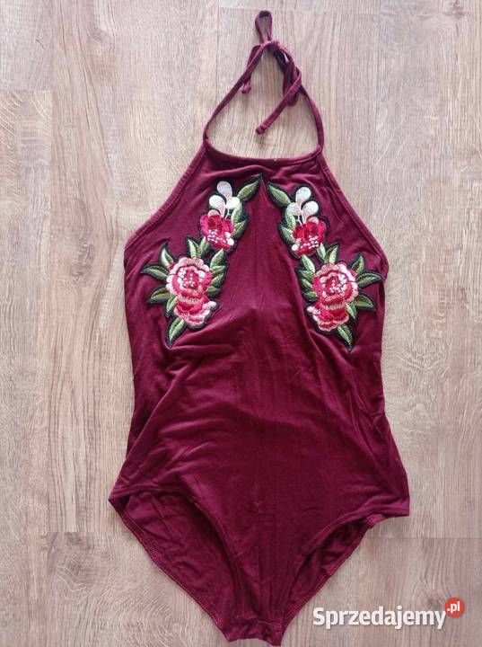 Body z haftowaną naszywką czerwony Moda i Styl Hajnówka