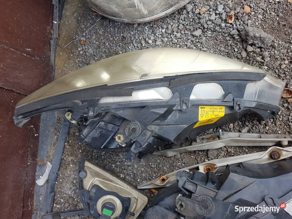 reflektor światło przeciwmgielne ford focus mk1 Lampy przednie Czyżowice