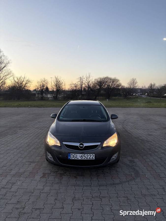 Opel Astra J kombi 14 turbo 140 2011 Kombi