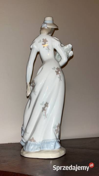 Piękna wysoka figurka dziewczyny z bukietem Bez Gdańsk sprzedam