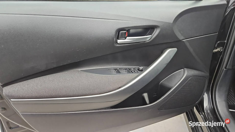 Toyota Corolla 18 Hybrid Active Z Polskiego autoalarm Warszawa sprzedam
