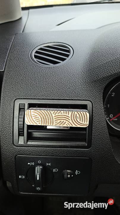 Elegancki Zapach do Samochodu z Drewna sprzedam