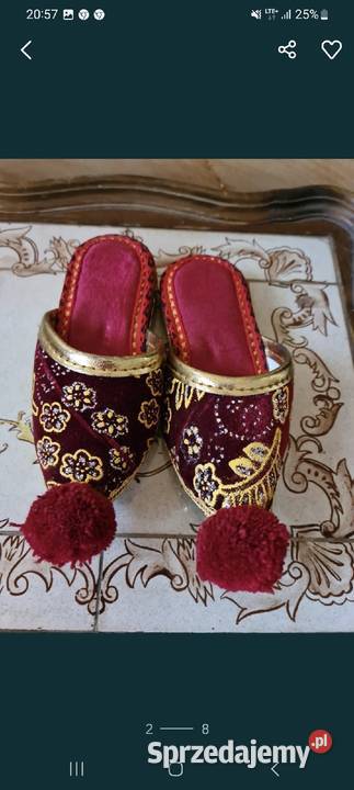 Dwa czerwone ozdobne buciki Przasnysz