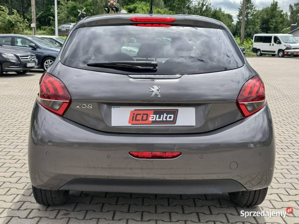 Peugeot 208 lifcie 12 benzyna 110 niski przebieg sprzedam