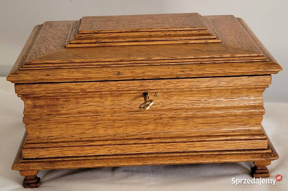 Drewniana stara ręcznie wykonana szkatułka z małopolskie Kraków