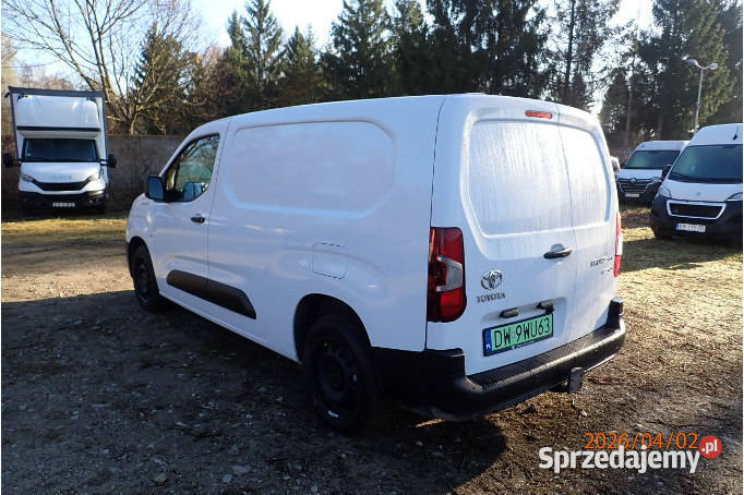 TOYOTA PROACE 2023 EE 136 Rok produkcji 2023 Warszawa