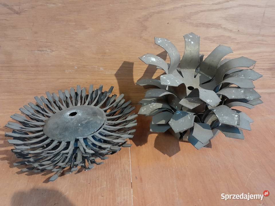 Metalowe elementy ozdobne starego żyrandola Dąbrowa Górnicza