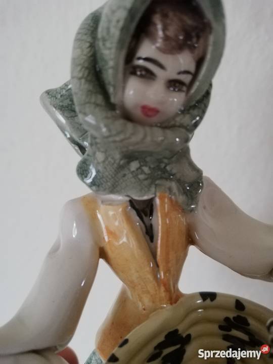 Figurka porcelanowa Kobieta w chuście z koszem Gorlice sprzedam