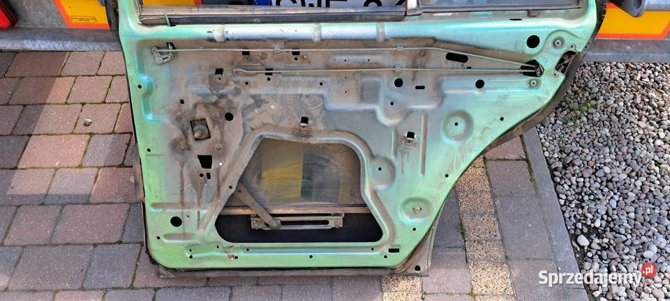 Drzwi prawy tył Mercedes W123 sedan Drzwi Luzino