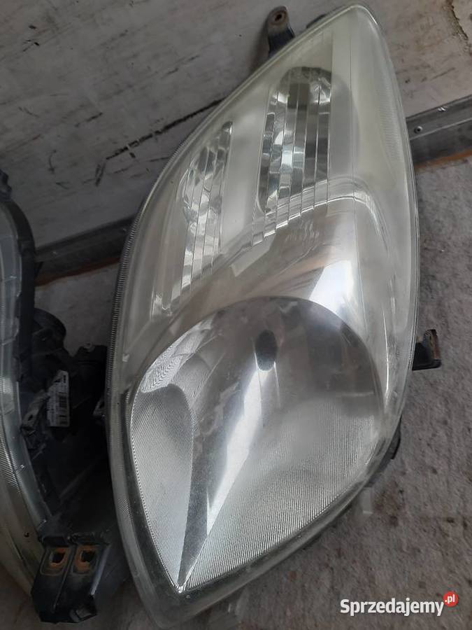 Lampa oryginał Toyota Yaris 2 Skokowa sprzedam
