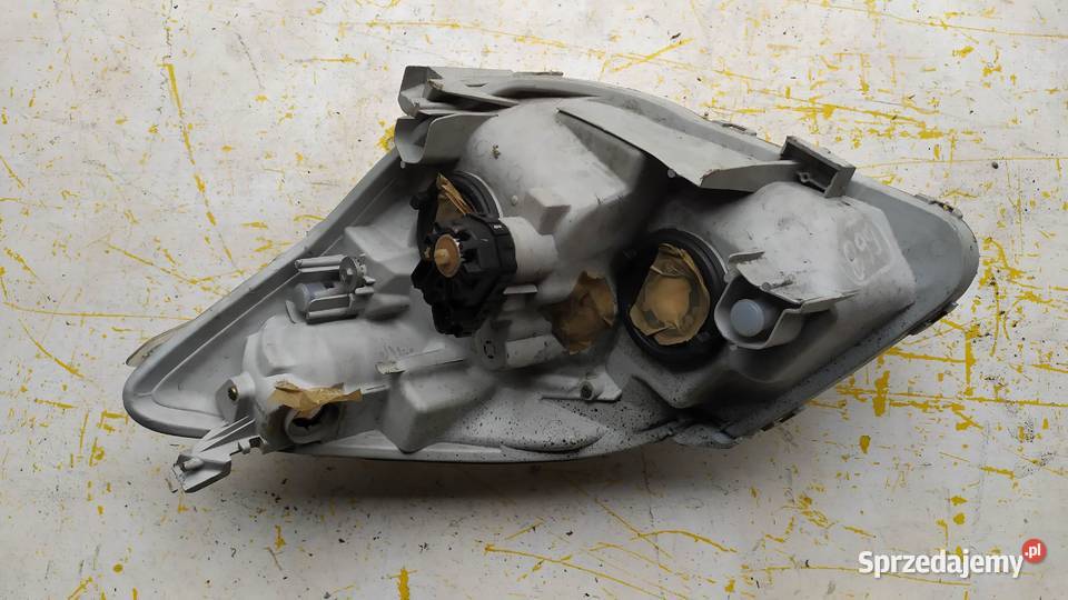 TOYOTA COROLLA VERSO 2002 2003 LAMPA PRAWA Karoseria
