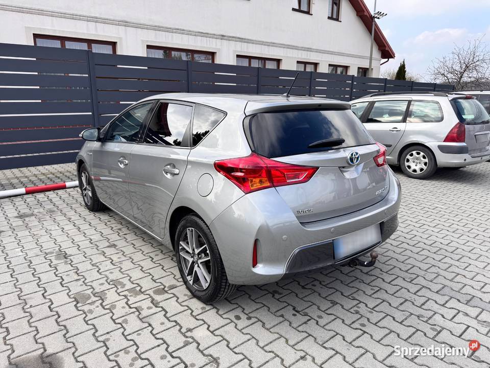 Toyota Auris 18 Hybryda Hak Rok produkcji 2015 Kraków