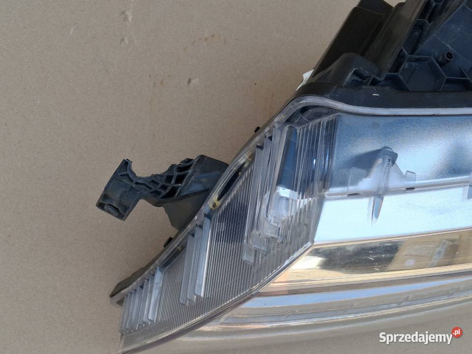 VW CRAFTER II MAN TGE REFLEKTOR LEWY LAMPA LEWA