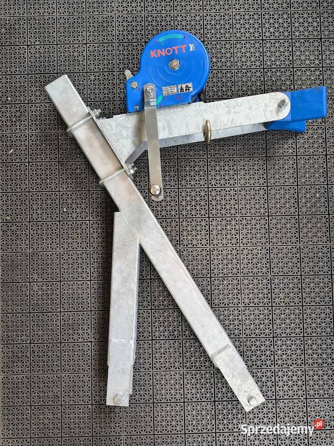 Dziobnica z wyciągarką na pasPrzyczepa Plewiska