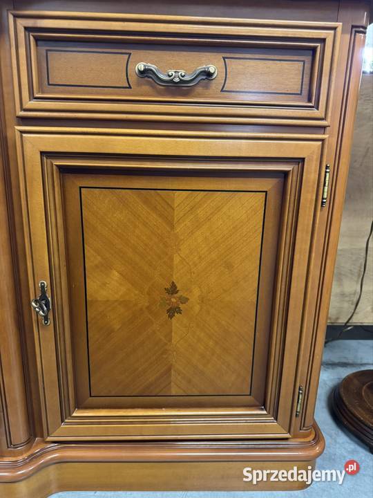 Długa włoska komoda z intarsją na drzwiczkach Ełk