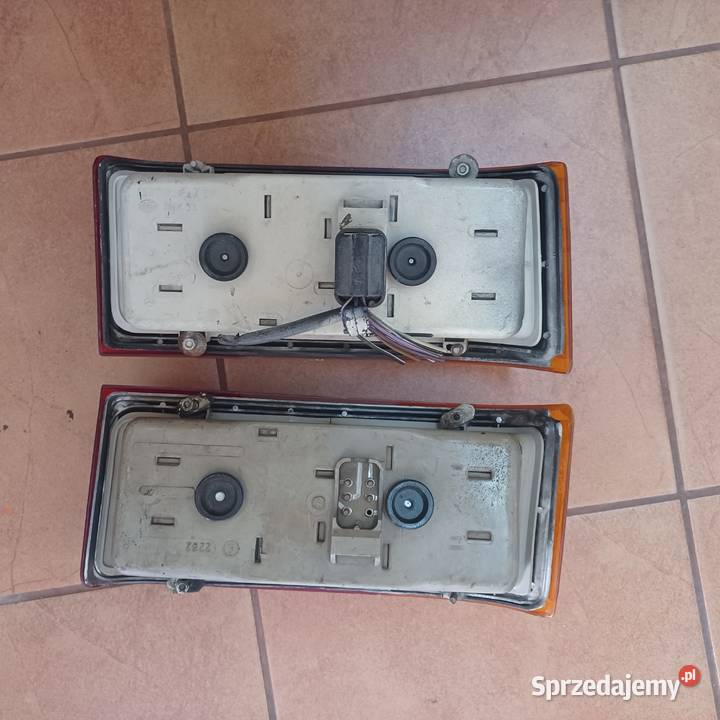 MERCEDES W114 W115 LAMPA TYŁ PRAWA LEWA wielkopolskie