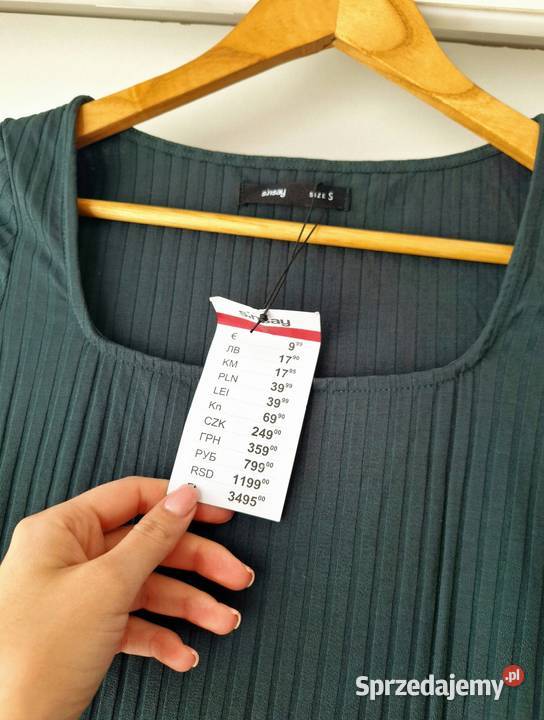 Sportowa sukienka w prążki butelkowa zieleń małopolskie