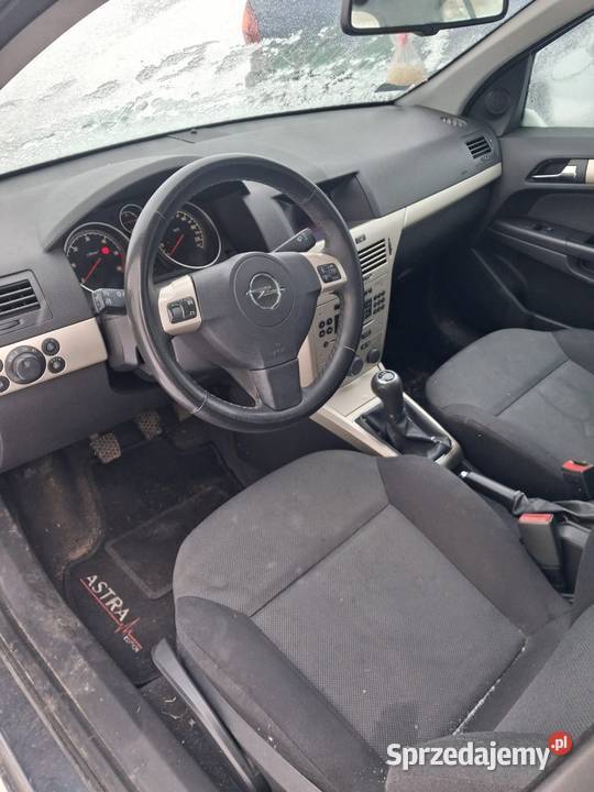 Opel Astra H 17CDTI z uszkodzoną uszczelka pod