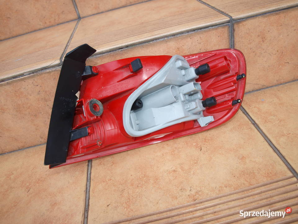 Audi A4 B8 Kombi lampa lewa tył zwykła 2008