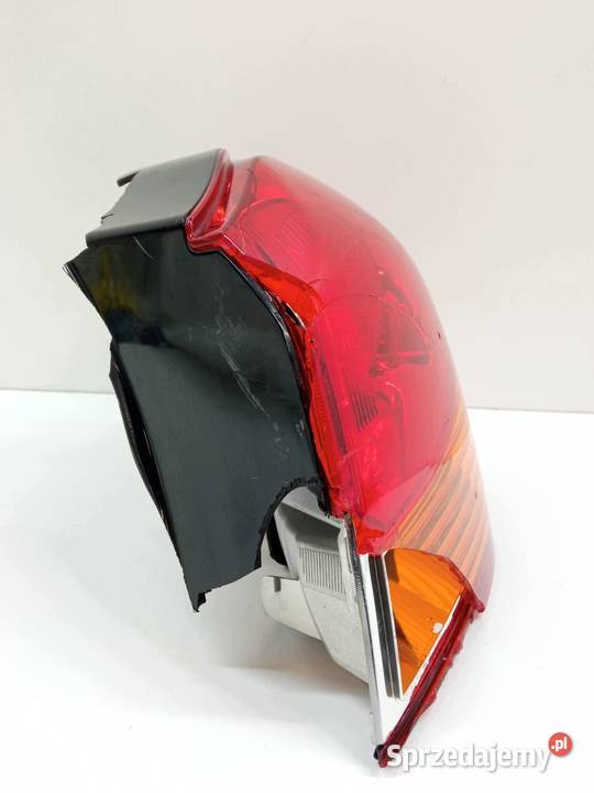 LAMPA TYŁ PRAWA LIFT 19R USZKODZONA Mitsubishi osobowe sprzedam