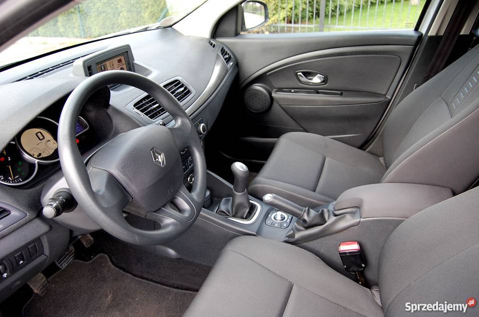 Ładna Meganka z małym przebiegiem benzyna srebrny Goleniów sprzedam