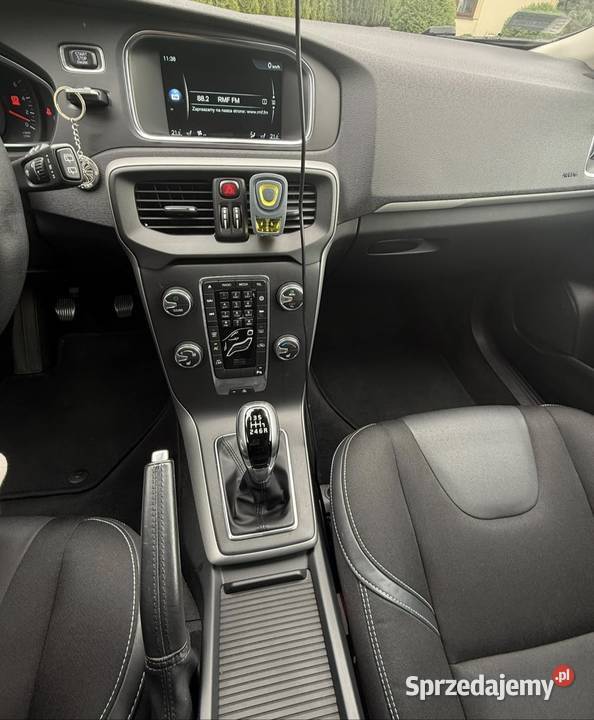Volvo v40
