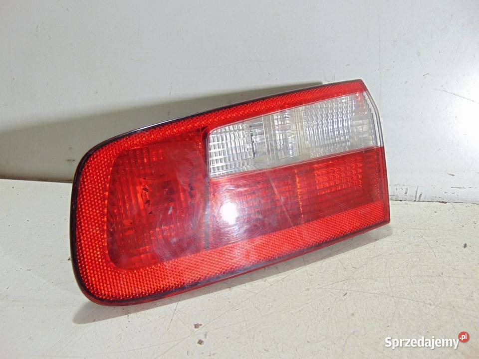 LAMPA PRAWY TYŁ KLAPY 4 PIN RENAULT LAGUNA II