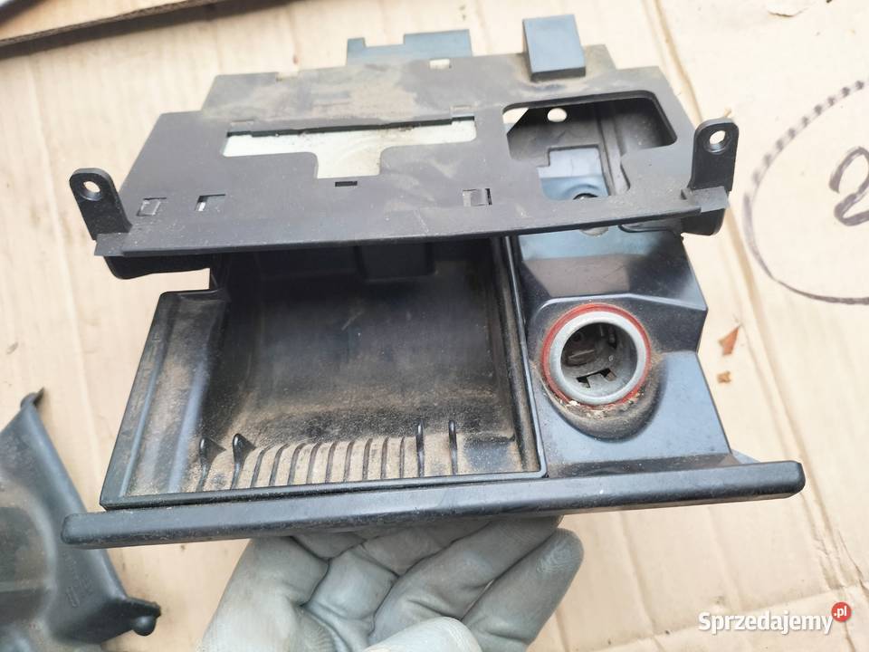 AUDI 80 B3 80B3 GNIAZDO ZAPALNICZKI POPIELNICZKA osobowe