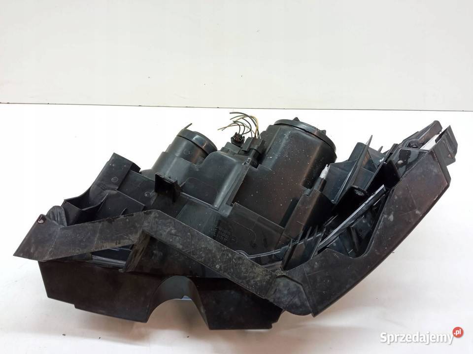 LAMPA PRZÓD PRAWA EU Renault Megane II 20022009 osobowe