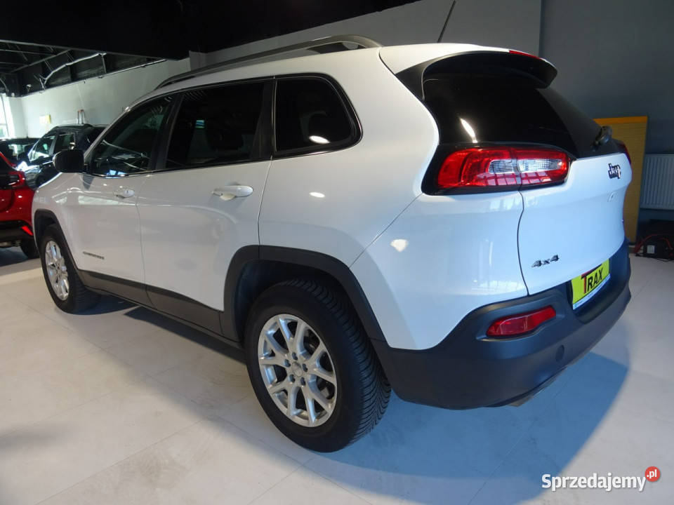 Jeep Cherokee Samochód w stanie 32 benzyna moc