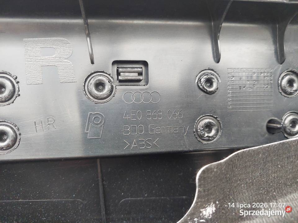 AUDI A8 D3 42 TDI 0510 TAPICERKA DRZWI PRAWA TYL Włoszczowa