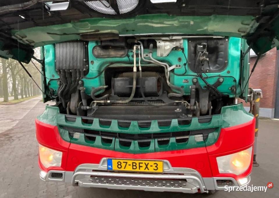 4 osiowa wywrotka 8x8 z dzwigiem Mercedes 6985km Wywrotki