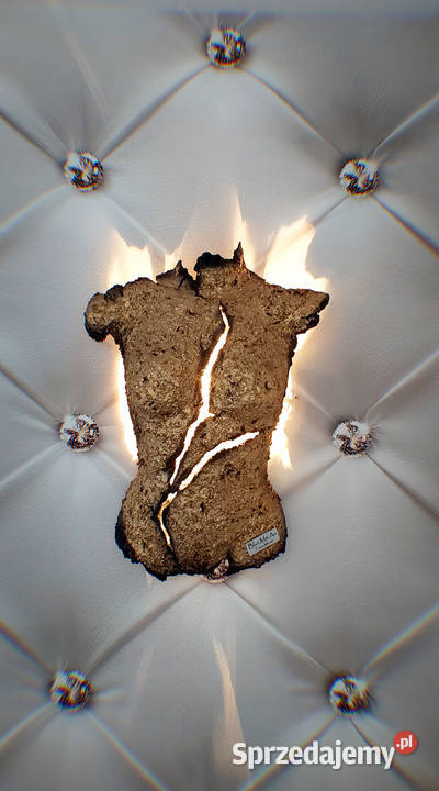 Złoty kinkiet damski rzeźba lampa sztuka Piła